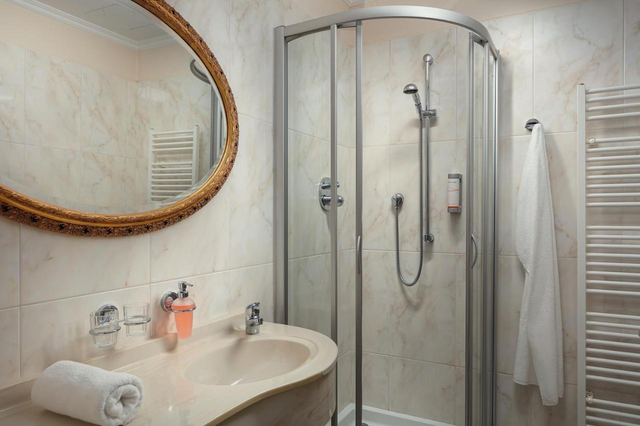 Humboldt Park & 4* Karlovy Vary