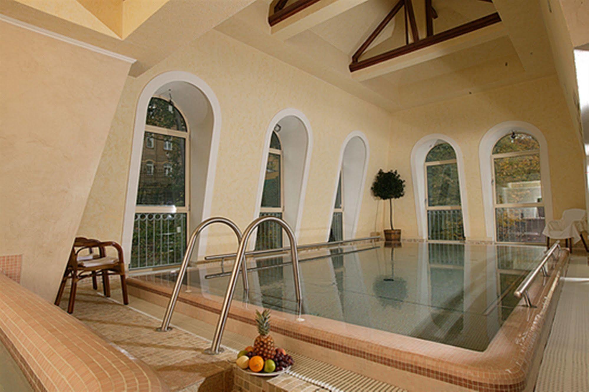Humboldt Park & 4* Karlovy Vary
